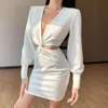 Kadınlar Derin Seksi X-Şekilli V Yaka Elbiseler Çapraz Hollow Elbise Kabarcık Kol Seksi Bahar Ince Rahat Moda Katı Mini Elbise 210422