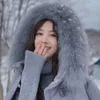 Zimowe kobiety duże sztuczne futro z kapturem gruby dług długi płaszcz 90% biała kaczka parka guzik snow strewear 210430