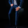 3 Sztuka Groom Tuxedo do ślubu Navy Niebieski Slim Fit Men Garnitury z Notched Lapel Moda Kurtka Moda Szare kamizelka z spodniami X0909