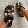 Summer Femmes Chaussures Chaussons avec charmes Bijoux Nouveaux Sweet Noël Cadeau Antiskid Femme Femmes Sandales de plateforme pour femme Y1120