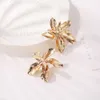 エレガンスゴールド/シルバーカラービッグフラワーダンガのイヤリングトレンディな金属の花パーティージュエリーペンディエンテス