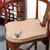 注文の素晴らしい刺繍蘭の草のギャップシートパッドの凹形の三角形の椅子クッション滑り止め不規則な中国の綿のリネン座りマット