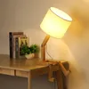 Nordic Art Ins in legno robot in legno lampada da tavolo a forma di legno moderno soggiorno camera da letto lampada da comodino semplice decorazioni da scrivania di studio luce E14