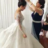 Bliski Wschód Biały Linia Suknie ślubne Aplikacje Zroszony Dress 2022 Made Custom-Made Plus Size Długi rękaw Dubai Dubai Bride Suknie Hochzeitskleid Vestidos de Noiva