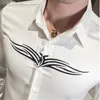 男性の刺繍白い黒いシャツ長袖カジュアルスリムフィット男性のドレスシャツの正式なビジネス街岸ソーシャルシャツ210527