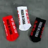 Druckbuchstaben in China Schwarz Weiß Rote Männer Business Baumwollsocken Männliche lustige Mode Harajuku Hip Hop Street Skate Socken X0710