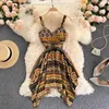 스타일 여성 섹시한 휴가 드레스 여름 스파게티 스트랩 민소매 기하학적 인 인쇄 높은 허리 불규칙 해변 드레스 210603