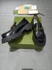 Scarpe eleganti con tacco piatto da donna di design di lusso mocassini casual con fibbia in metallo tutto fiammifero scarpe con plateau con tacco piatto in bianco e nero di grandi dimensioni 41