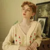 Kvinnors stickor Kvinnor Tees Fall Winter 2022 Women Sweater Cardigan Vintage Elegant V-hals handgjorda p￤rlor broderier ull Mori Girls