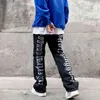 Moda letras traseras bordado denim flare jeans para hombre cremallera recta pantalón hip hop destruir agujeros streetwear pantalones joggers 211111
