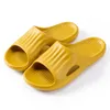 PK Summer tofflor Slides skor Män Kvinnor Sandal Plattform Sneaker Mens Kvinnor Röd Svart Vit Gul Slide Sandaler Trainer Utomhus Inomhus Slipper Yardage 36-45