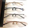 Neue optische Brille im Modedesign 8085, quadratischer randloser Rahmen, Titanbügel, Vintage-Stil, einfacher und vielseitiger Stil, mit Lederbox, klare Linse, Top-Qualität
