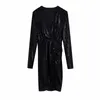 Sexy femme mince brillant robe plissée mode dames automne col en V Mini femme élégant noir brillant court 210515