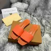 Med box peksport slipper revival platta mulor skor 2021s män kvinnor glider sandaler designer svart rosa orange blå vattnet brun vit sommar flip flops