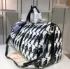 En kaliteli Duffle Bag 30 Renk Desen Yeşil Sarı Çiçek Erkek Çantası Keepall 4550cm Seyahatler Gerçek Deri Bagaj Tıklayın 7880223