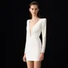 Automne gratuit blanc à manches longues moulante célébrité Club robe de soirée femmes Sexy col en v dos Zip Mini Vestido 210524
