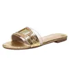 Tofflor kvinnor platt klack silver guld spänne glider skor sommar utomhus strand transparent sandaler tofflor kvinnlig flip flop
