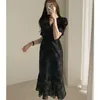 Alien Kitty Stilvolles, elegantes, tailliertes, schlankmachendes Kleid mit V-Ausschnitt für den frühen Frühling und schmalen Rüschen, kurzärmeliges langes Kleid 210630