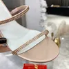 Sandálias Cleo Crystals Enfeitadas Salto grosso 75mm Strass ouro rosa Sapatos de noite feminino salto alto Designers de luxo Vestido envolvente fábrica de calçados