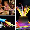 100 stks / partij 8 kleuren mix heldere kleurrijke gloed sticks speelgoed fluorescentielicht neon evenement feestelijke feestartikelen concertdecor
