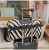 Duffelväskor Zebra Print Women's Travel Bag stor kapacitet Handväska läder rand duffle stor tothelg över natten gym för WO256Z