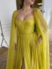 2021 Élégant robes de bal de mousseline de mousseline de soie jaune citrine élégante avec de longues plis de la ligne