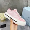 Macro Re-Nylon Sneakers Designer de luxe Femmes Nylon recyclé et baskets en cuir brillant Low-top High-top Qualité Taille 35-40