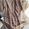 2022 Modne szaliki Prawdziwy jedwabny szalik Keep Warm Highgratu Scarfs Style Akcesoria Proste retro dla kobiet1546602