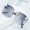2022 Lyxmärke Design Vintage Rimless Rhinestone Solglasögon Kvinnor Mode Gradient Lens Sun Glasögon Skuggor För Kvinna UV400