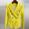 casaco amarelo pequeno