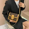 Codzienna torba popularna torba z wysokiej klasy kobietą 2023 Internet Celebrity Messenger Bag Trendy w stylu koreański jesienne na ramię małe kwadrat b