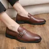 Scarpe da uomo slip on in pelle Scarpe eleganti da esterno Scarpe brogue Scarpe da club primaverili Scarpe vintage classiche maschili casual piatte