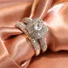 Trouwringen Luxe vrouwelijk wit vierkante kristallen ring beloven zilveren kleurbetrokkenheid voor vrouwen vintage bruids zirkonen set256o