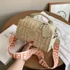 Tasche weiblich neue Mode vielseitig One Shoulder Messenger geprägter Buchstabe weiches Leder tragbare kleine quadratische Tasche Purse_Outlet_B1FP