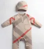 Vêtements 2021 Baby Rompers Plaid Ensembles avec casquette 0-1y anniversaire coton Romper Nouveau-né pour bébé
