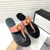 2021 Projektant skórzany pantofel z zamkiem Klamra Moda Kobiety Princetown Ladies Casual Beach Mieszkania Nowe kapcie Flip Flops 35-46