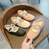 2021 Spring Girls Pu Läder Skor Mode Bow Pearl Casual Single Shoes Kids Girls Princess Sandals Party Girls Dress Shoes X0703