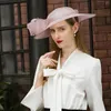 Stekende rand hoeden fs roze paarse Britse fascinators voor vrouwen koninklijke bruiloft hoed dames jurken elegante grote fedoras met boog