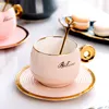 Tassen Untertassen Nordic personalisierte Kaffeetasse und Untertasse Keramik Gold Ring Griff Becher mit Teller Tee Home Küche Dekor Geburtstagsgeschenk