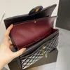 25C Jumbo Large Double Womens Classic Flap Bags F / W Piel de cordero Piel de oveja Matelasses de alta calidad Cadena acolchada Multi Pochette Designers Lady