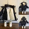 冬の男の子のコート赤ちゃんの毛皮の襟フード付きコットンプラスベルベット厚さの子供たちの外の子供服H0910のための暖かい迷彩ジャケット