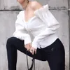 Femmes élégant blanc chemisier à manches longues hors épaule irrégulière col oblique chemises femme bouton mince pull à volants hauts 210518