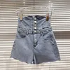 DEAT SPRING ARRIVALS SÅLD SINGLE RAD METAL KNAPPEN VATTEN HÖG Midja Kändis Skinny Denim Shorts MZ131 210709