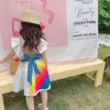 Lzh mode regnbåge tryck halter klänning för barns sommarljus klänning 2021 småbarn barn prinsessan klänning nya baby tjejer kläder Q0716