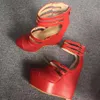 Kolnoo 2022 handgjorda enkla stil kvinnor kile häl sandaler smala band sexig röd faux läder kväll xmas fest prom mode klubb sommarskor d671