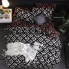 豪華な黒い寝具セットシングルフルサイズのポリエステルベッドリネン羽毛布団カバーセットモダンバードペッシュケース付きアニメ