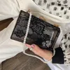 Borse da sera Borsa a tracolla da donna in acrilico con design a scatola in pizzo nero bianco con catena di perle Borsa da donna con patta3234