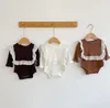 Söt babyflicka Romper Autumn 2021 Spädbarnsfast långärmad bomull Jumpsuit med spets ruffle väst nyfödd fall casual onesie s1532