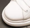 Wysokiej jakości męskie buty na platformie trampki Top projektant zwiększają mokasyny płaski obcas sznurowane małe białe obuwie okrągłe Toe plus rozmiar 38 ~ 44