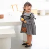 ins Baby Girlの服のドレス春秋の子供たちの格子縞の印刷ビッグターンダウンカラー長袖の子供エレガントな王女のドレス1869 Y2